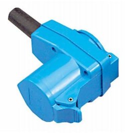 Zástrčka CEE s integrovanou zásuvkou